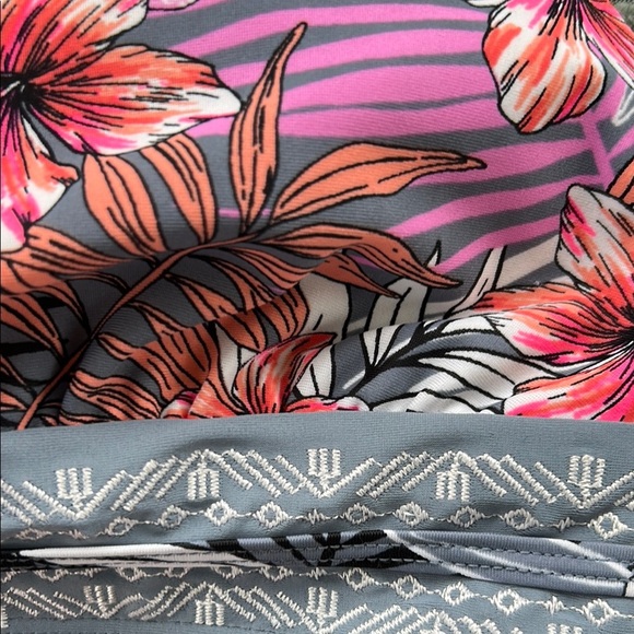 Floral Strappy Bikini Top - Picture 2 of 5